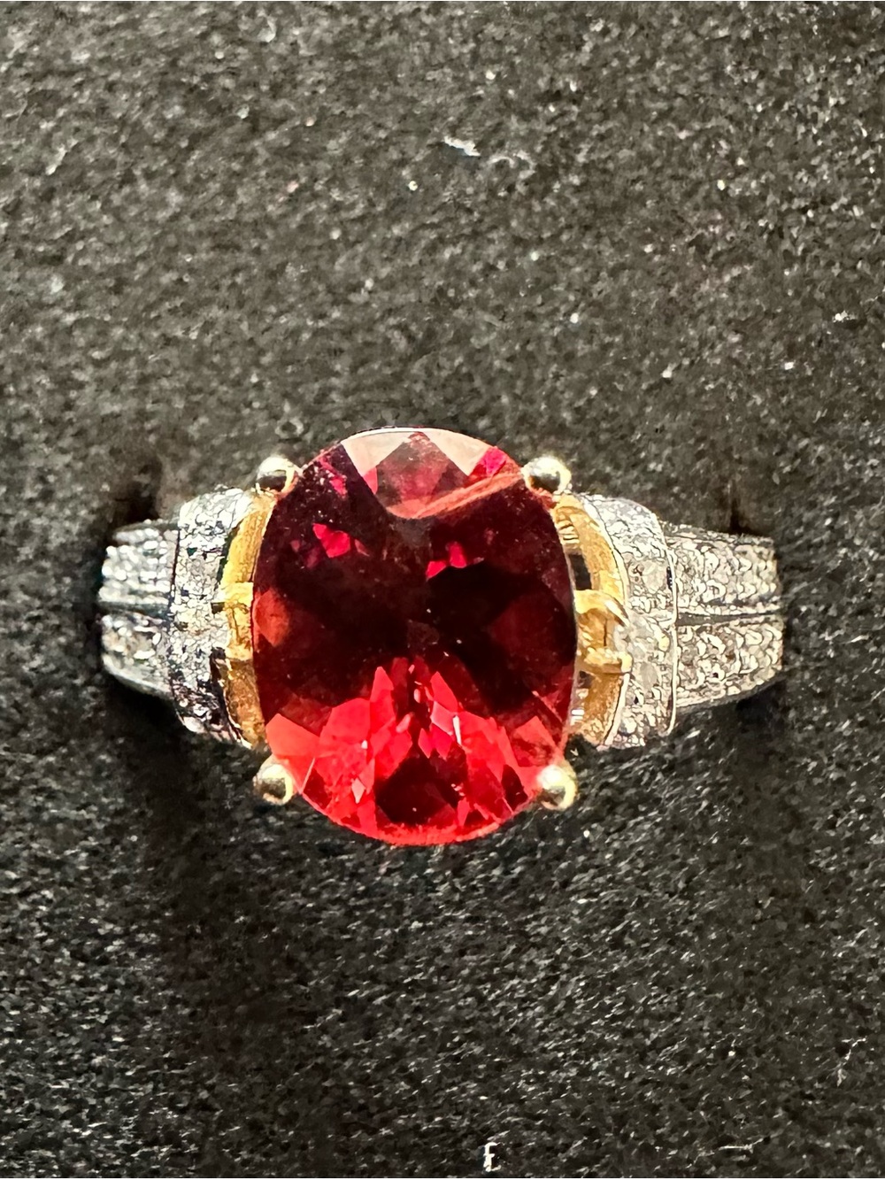 14K Yellow Gold Oval Raspberry Gemstone Cocktail Ring Size 8 (3.8g)